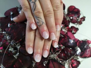 modeláž nehtů nail art
