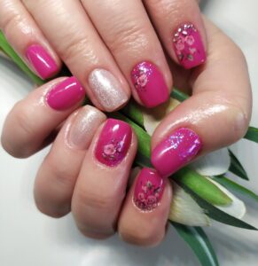 modeláž nehtů nail art